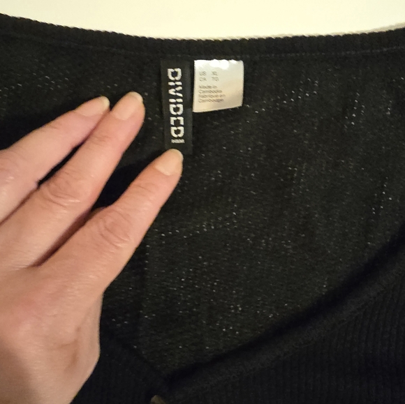 H&M Black Button-Up Crop Top - Picture 3 of 3